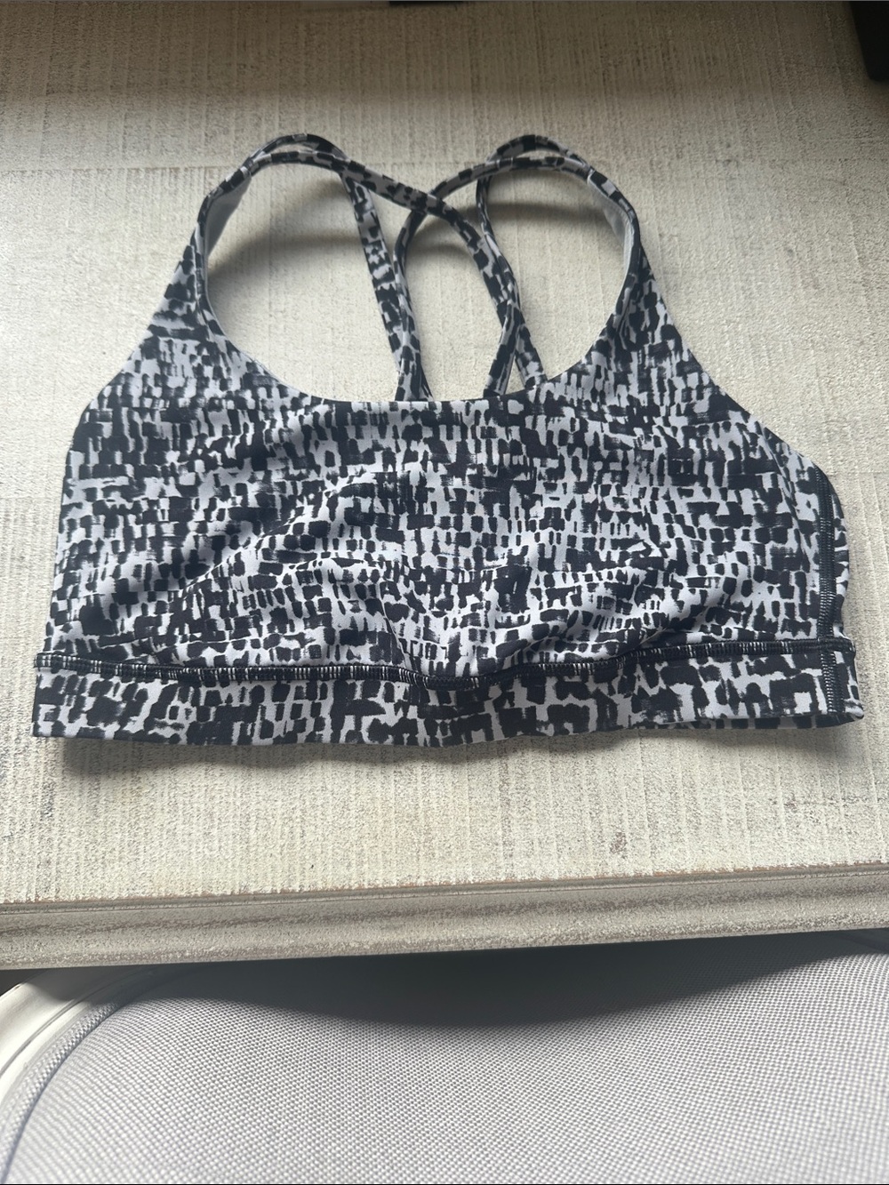 Lululemon Women's Energy Bra size 8 -  Black & White Printed Strappy Sports Bra